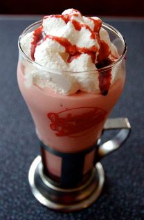 391px-Strawberry_milkshake